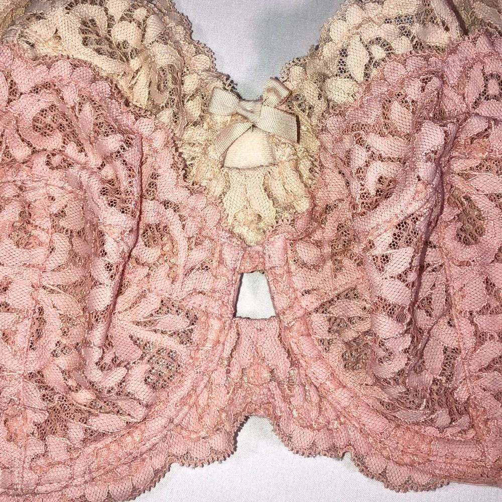 Victora's Secret Body by Victoria Lace Bras 32DD - Picture 8 of 8